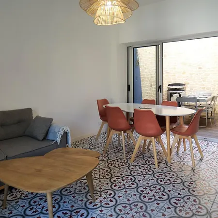Holiday home Maison Sablaise Renovee Avec Gout, Idealement Situee, Proche Et Commerces Quartier Arago - 6 Personnes *